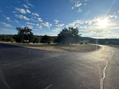 105 Lakebridge Trl W, Ingram, TX 78025