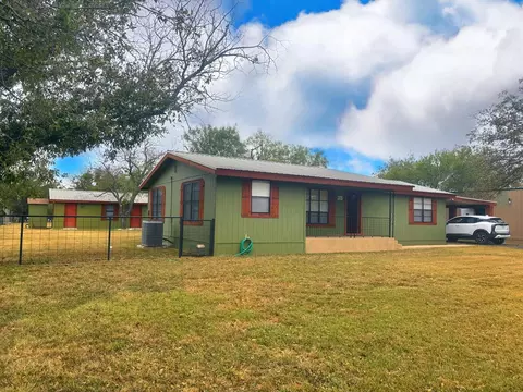 35 Lakeview Dr, Camp Wood, TX 78833
