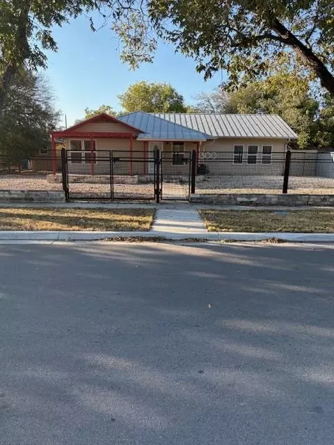 300 Westminster, Kerrville, TX 78028