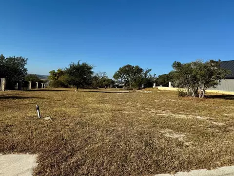 1018 Comanche Hills Dr, Kerrville, TX 78028