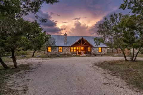 38 Mountain Laurel, Concan, TX 78838