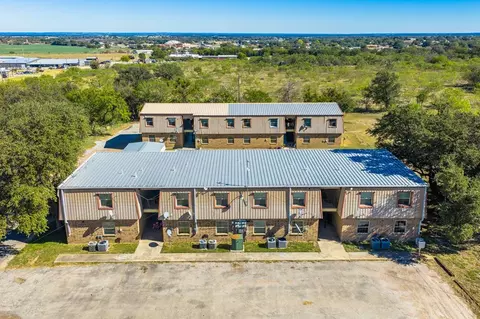 1316 N Mary St, Comanche, TX 76442
