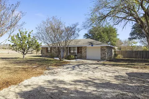 341 N Stoneleigh Rd, Center Point, TX 78010