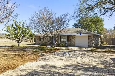 341 N Stoneleigh Rd, Center Point, TX 78010
