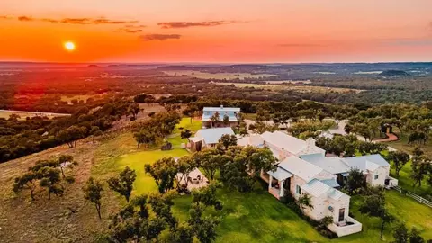 6507 N State Hwy 16, Fredericksburg, TX 78624