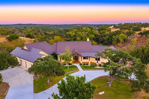 131 Bootlegger Ln, Kerrville, TX 78028