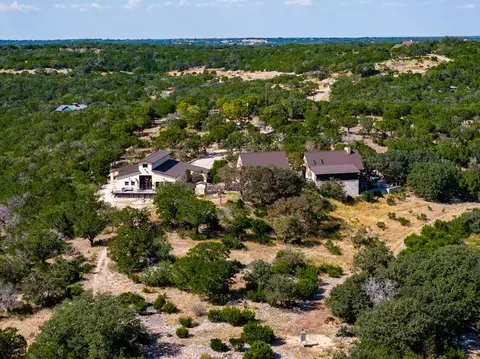 320 Overland Trl, Hunt, TX 78024