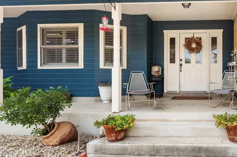894 S Woods Dr, Fredericksburg, TX 78624
