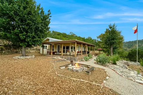 411 Valley View Dr, Pipe Creek, TX 78063