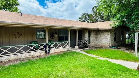 112 W Deerfield, Ingram, TX 78025