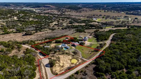 265 Shalako Dr, Kerrville, TX 78028