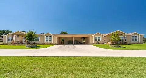 126-130 Robby Ln, Kerrville, TX 78028