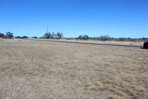 184 Lipan Loop, Harper, TX 78631 photo 4