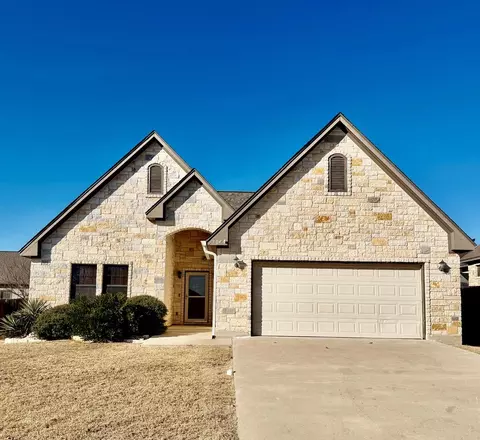 704 Darlington Dr, Fredericksburg, TX 78624