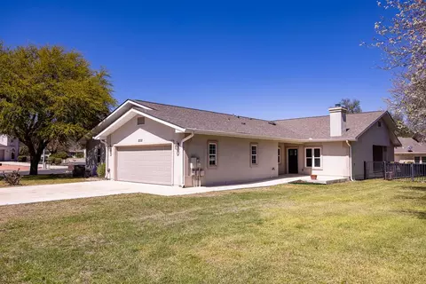 2332 Rock Creek Dr, Kerrville, TX 78028