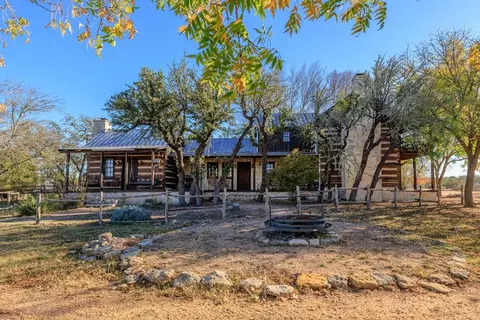 401 Clear Creek Rd, Fredericksburg, TX 78624