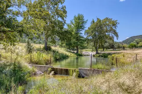 2242 Patterson Creek Rd, Leakey, TX 78873