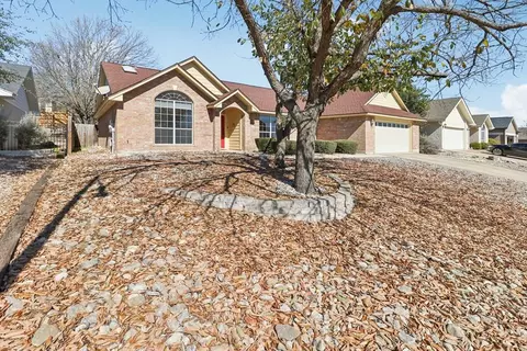 632 Oak Valley Dr, Kerrville, TX 78028