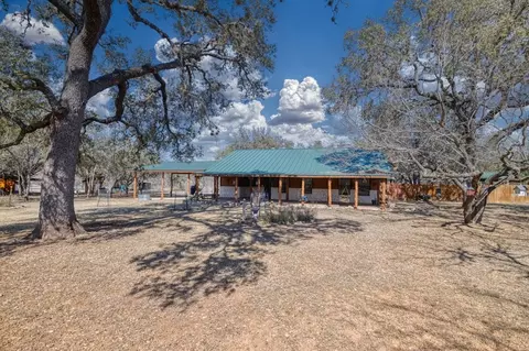 119 Kahn Dr, Rio Frio, TX 78879