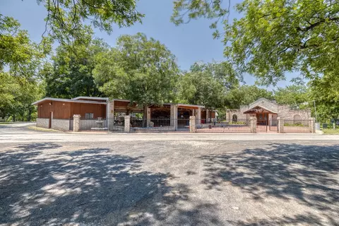 Exterior - 98 Red Wright Rd, Leakey, TX 78873 photo 12 of 15