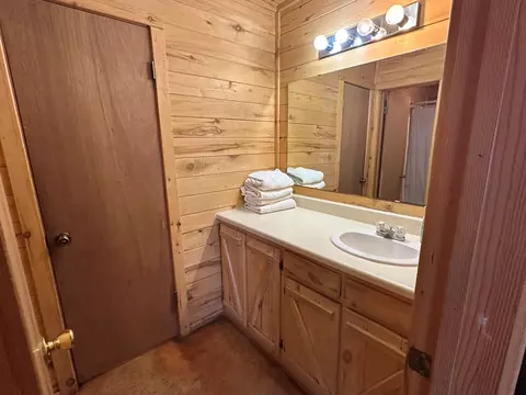 Bath - 98 Red Wright Rd, Leakey, TX 78873 photo 1 of 2
