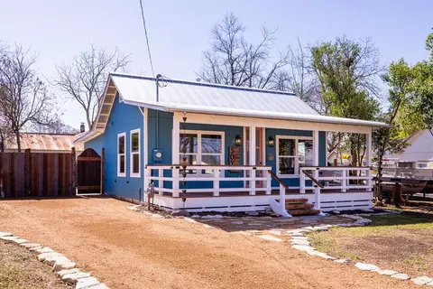 509 N Robinson Ave, Kerrville, TX 78028