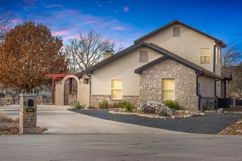 2951 Dry Hollow Dr, Kerrville, TX 78028