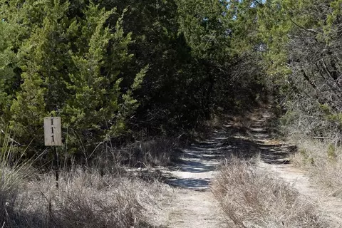 111 E Hondo Oaks Dr, Tarpley, TX 78883