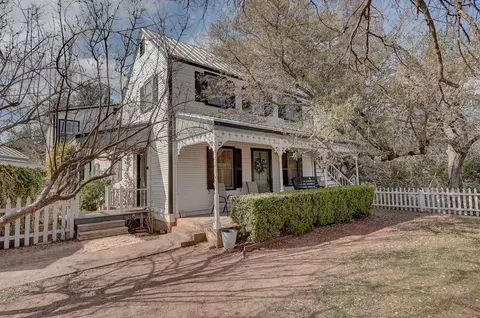 507 W Travis St, Fredericksburg, TX 78624