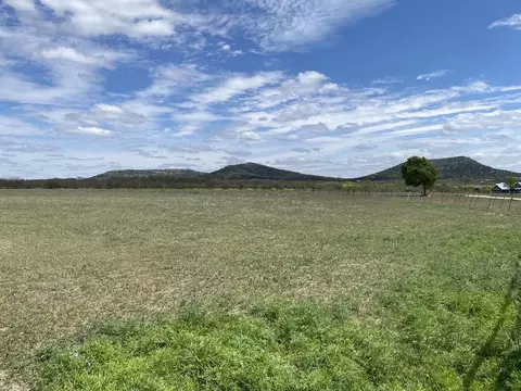 254 Possum Haw Holly Trl, Leakey, TX 78873
