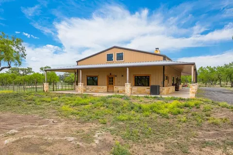 Exterior - 1065 B And R Rnch, Utopia, TX 78884 photo 2 of 3