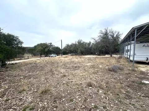 557 Squirrel Bnd, Reagan Wells, TX 78801