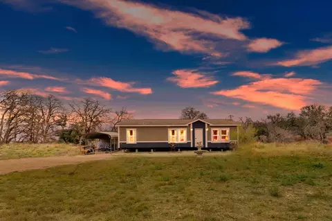 226 Outland Dr, Harper, TX 78631