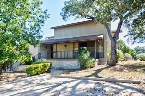 502 Oakland Hills Ln, Kerrville, TX 78028