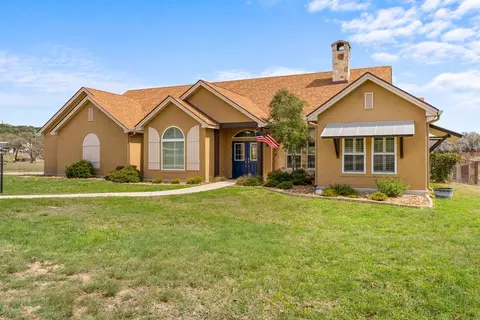 221 Cypress Estates Pkwy W, Ingram, TX 78025