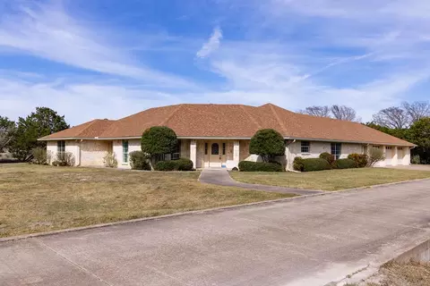 111 N Cloud Dr, Kerrville, TX 78028