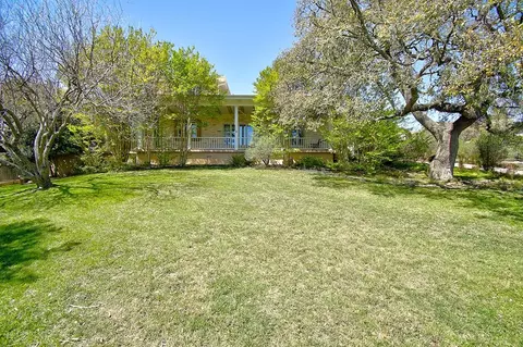 100 Westchester Cir, Kerrville, TX 78028