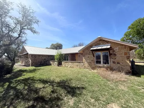 144 Homer Dr, Kerrville, TX 78028