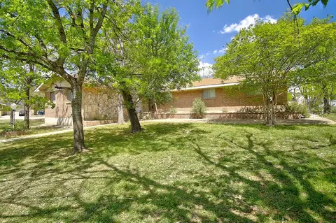 1900 Michelle Dr, Kerrville, TX 78028