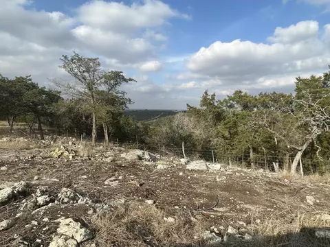 201 Summit Dr, Ingram, TX 78025