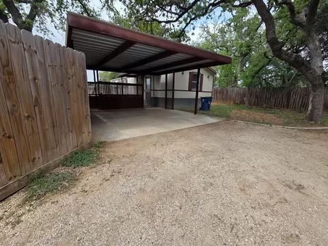 167- Apt 6 Beaumont St, Bandera, TX 78003