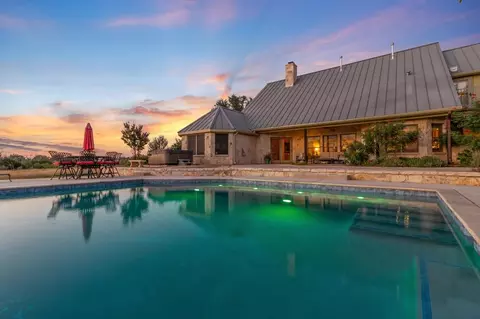 647 Funf Kinder Rd, Fredericksburg, TX 78624