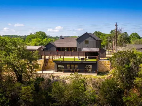 587 Bob Moritz Dr, Fredericksburg, TX 78624