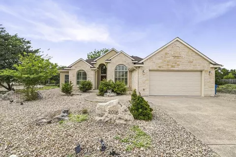 2016 Crown Ridge Dr, Kerrville, TX 78028