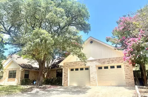 1310 Warbler Dr, Kerrville, TX 78028