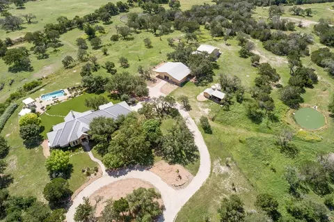 395 Bluff Creek Rd, Center Point, TX 78010