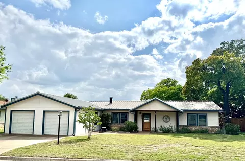 105 Dover Dr, Kerrville, TX 78028