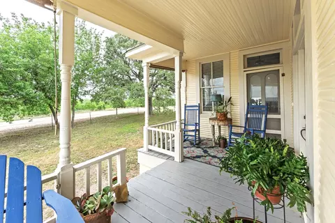 Exterior - 4515 Stapper Rd, Saint Hedwig, TX 78152 photo 5 of 10