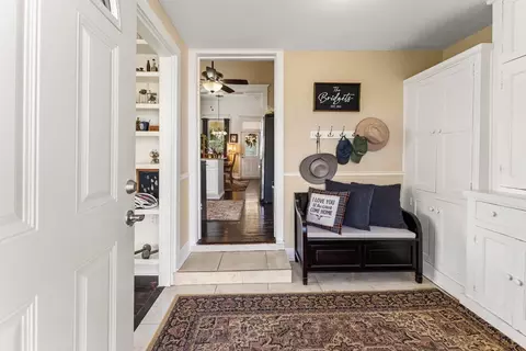 Entry Way - 4515 Stapper Rd, Saint Hedwig, TX 78152 photo 4 of 5