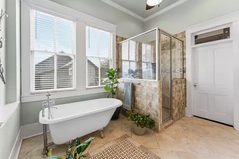 Bath - 4515 Stapper Rd, Saint Hedwig, TX 78152 photo 3 of 5